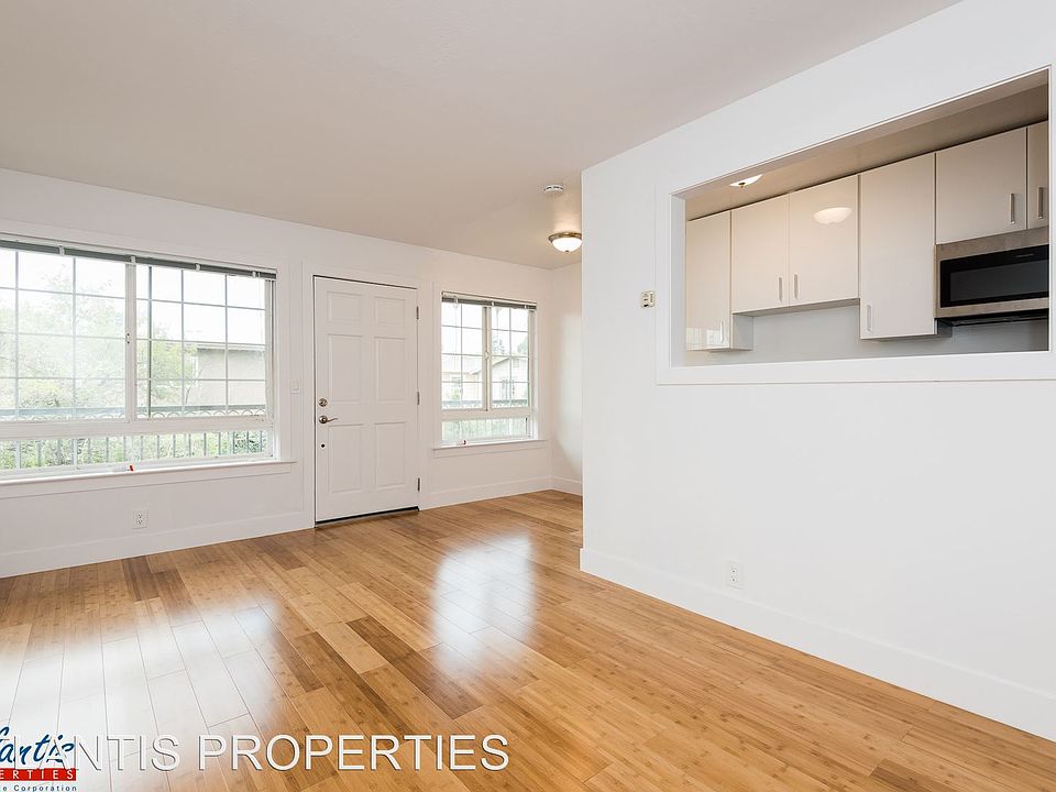 1st image of 440 Roosevelt Ave APT 05