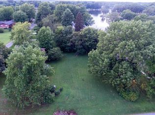 962 Holiday Point Pkwy, Edwardsville, IL