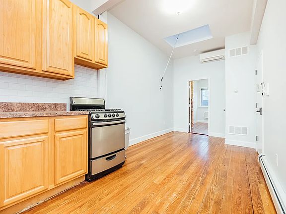 5th image of 132 Jefferson St APT 3L