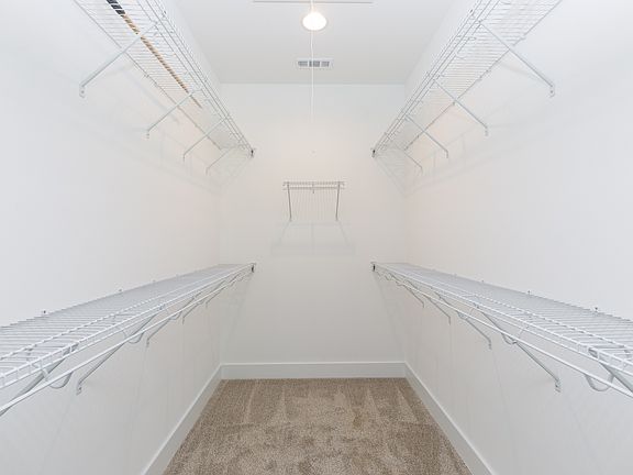 Main Bedroom Walk-in Closet