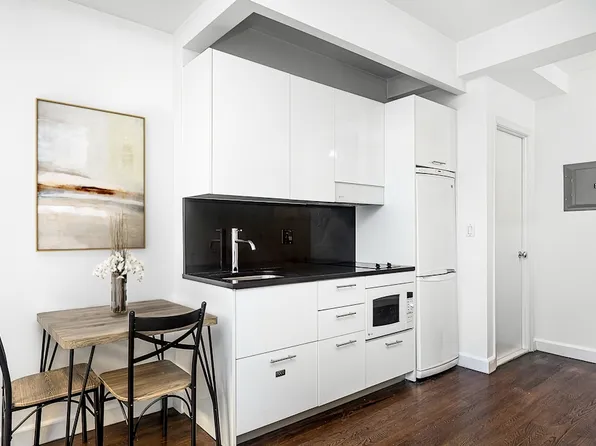 212 West 91st Street 1214 image 3 of 11