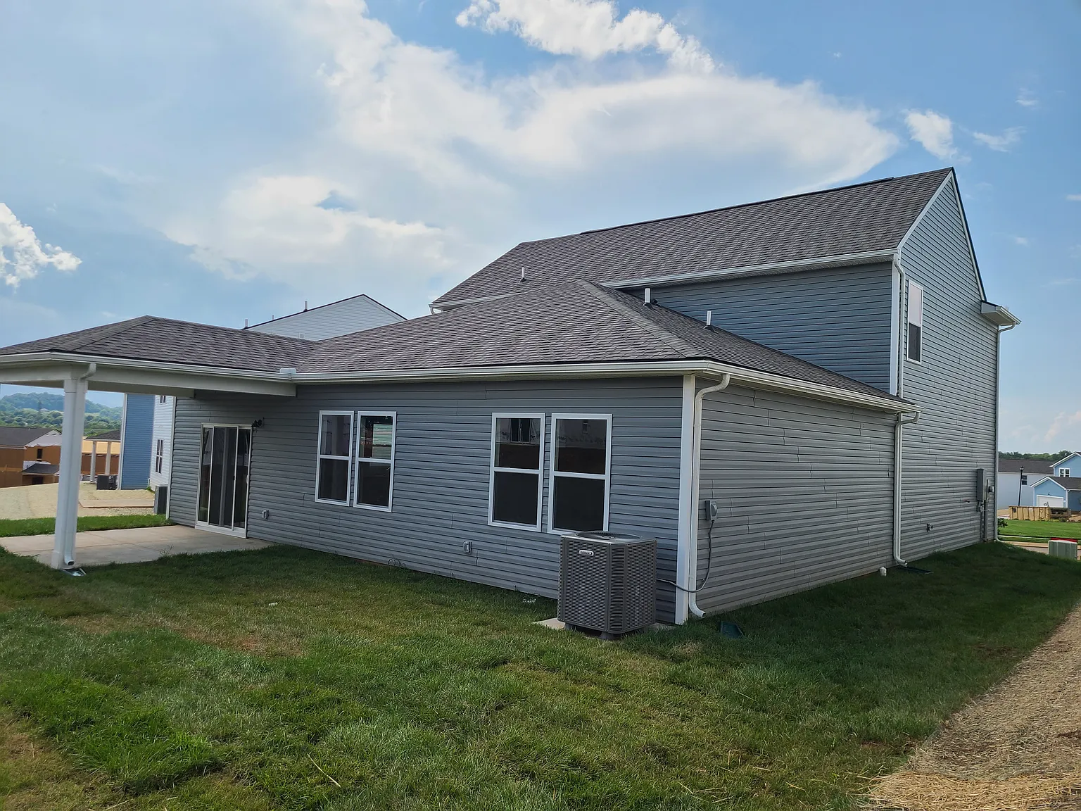 5 bed, 2518 sqft, $2,700 — Photo 3