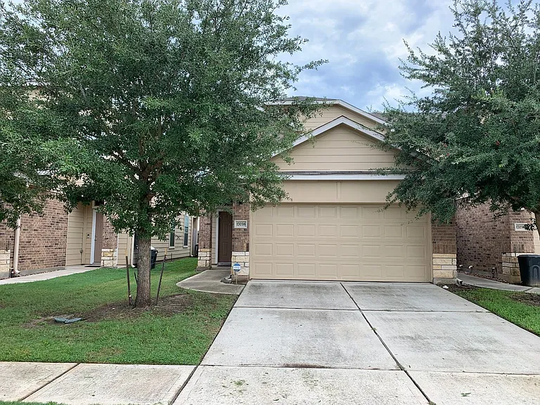 17038 Wilthorne Gardens Ct — Photo 1