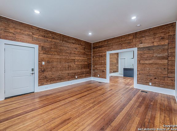 4th image of 121 W Highland Blvd #101