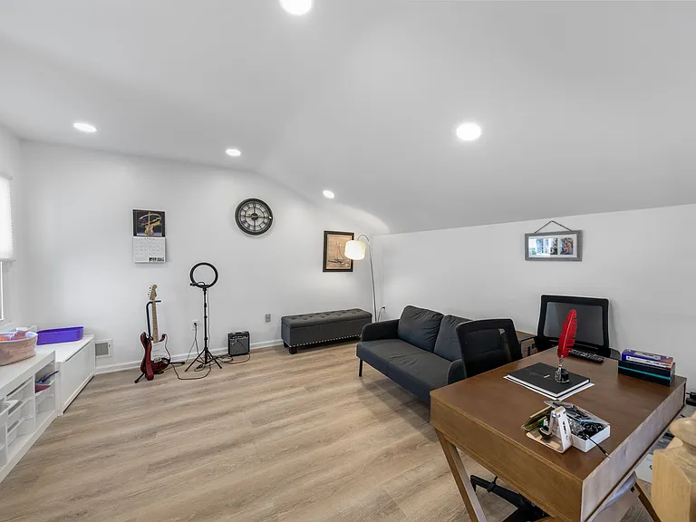 66 Claridge Ct — Photo 14