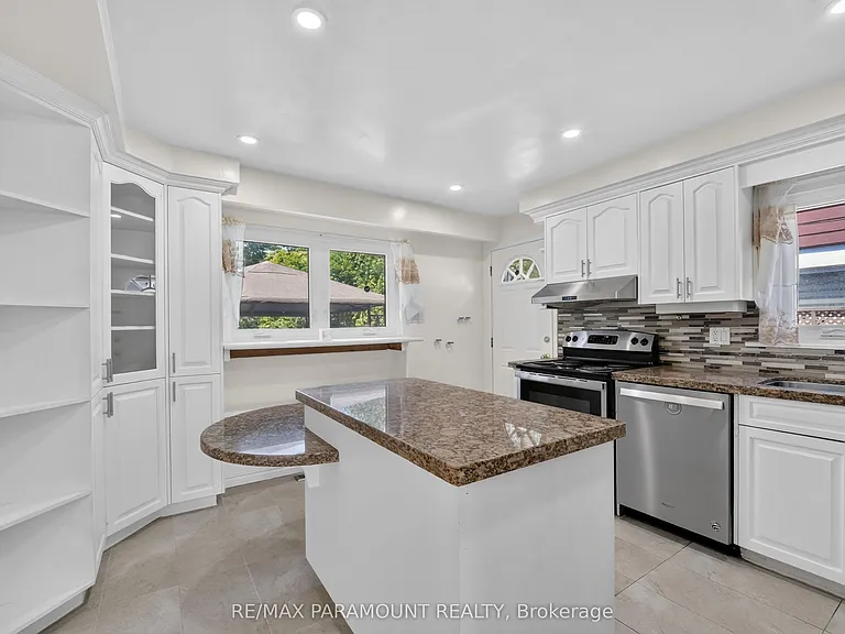 47 Cloverdale Dr — Photo 11