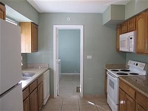 5th image of 810 NE 51st Ct
