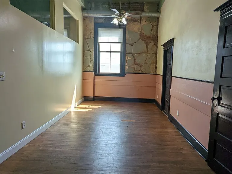 116 1/2 N Walnut St — Photo 40