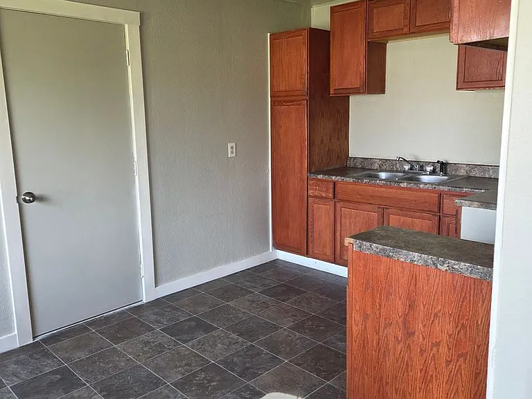 1505 Adams St — Photo 3