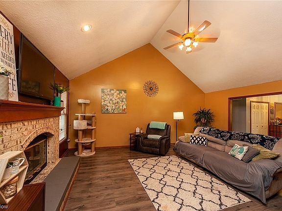2nd image of 35372 Livingston Dr