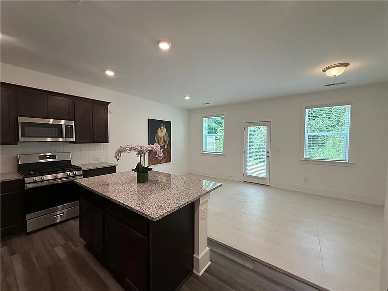 1682 Hannah Ter NW — Photo 4