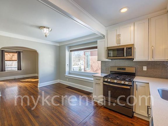 5th image of 2426 W 48th St