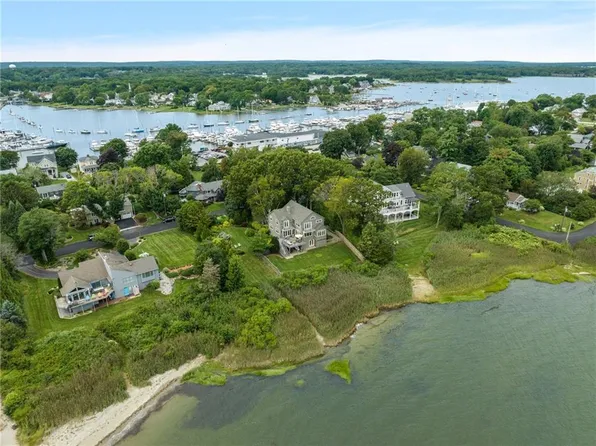 85 Wright Ln, North Kingstown, RI 02852