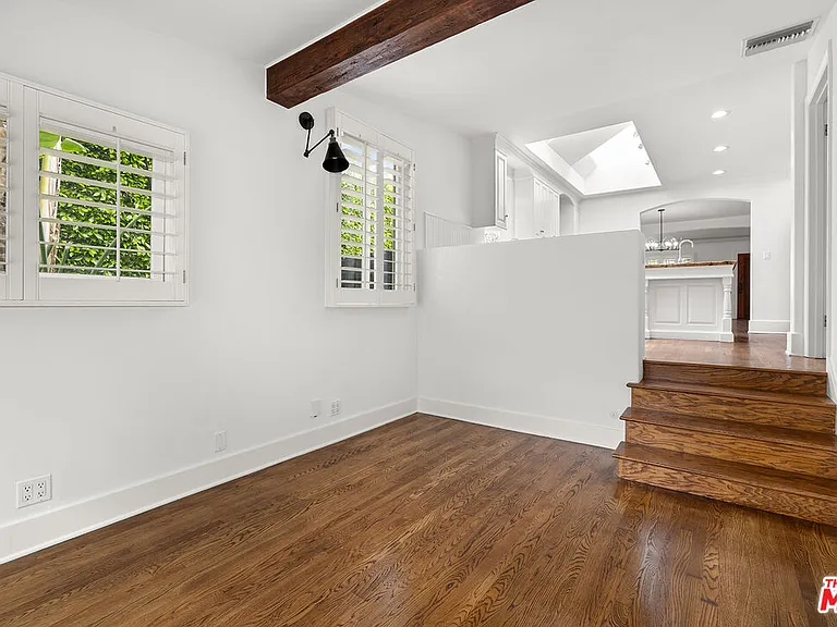521 Westbourne Dr — Photo 10
