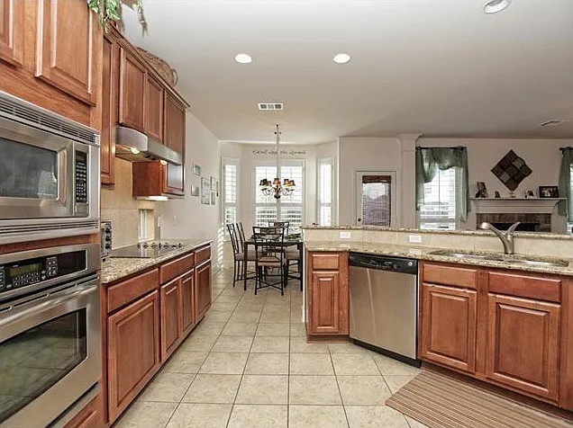 2660 Salorn Way — Photo 2