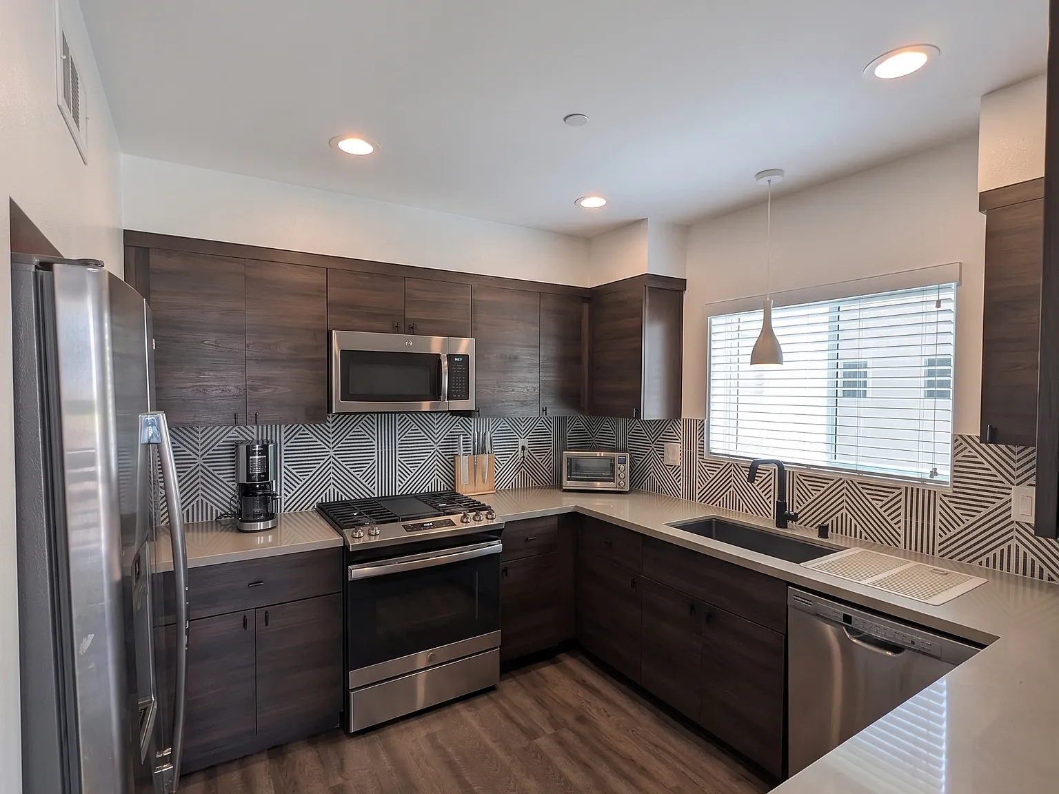 1804 Termino Ave — Photo 3