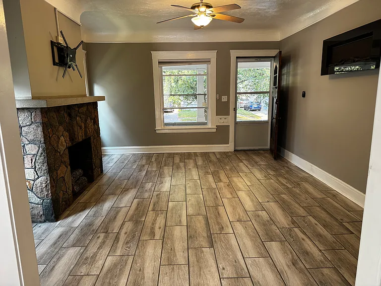 1447 Lakeland Ave — Photo 5
