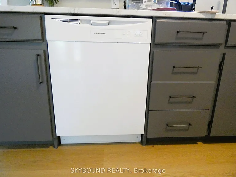 98 Barton St #2 — Photo 7