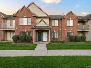 45543 Hidden View Ct, Utica, MI
