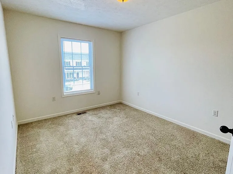 1023 Wellington Dr — Photo 12