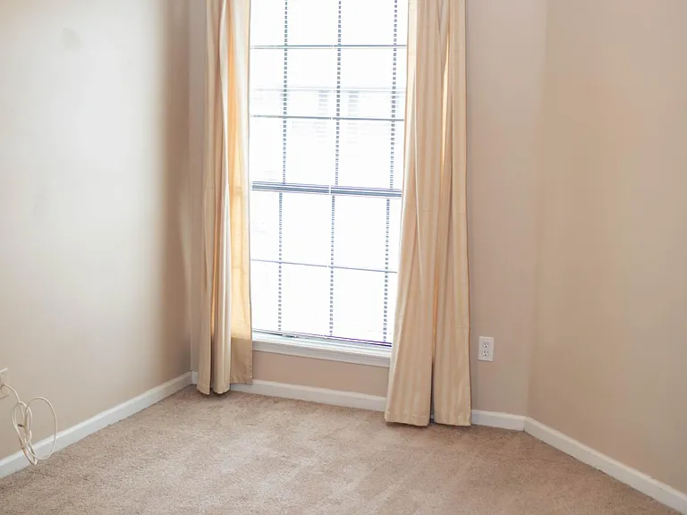 7175 Glendyne Dr N — Photo 20