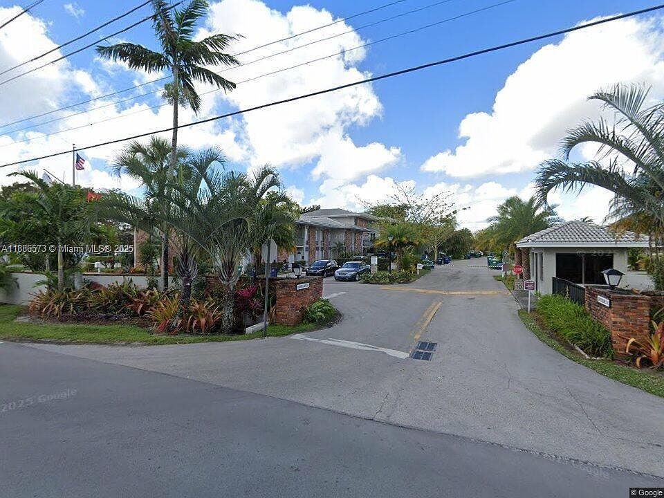 6782 Brookline Dr #6782