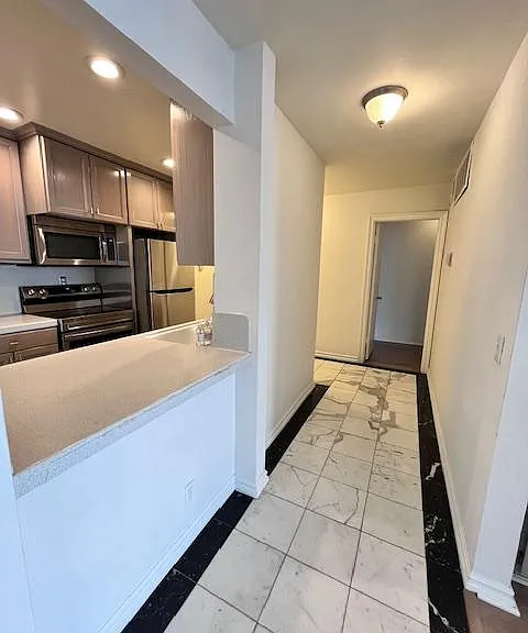 906 N Doheny Dr #512 — Photo 12