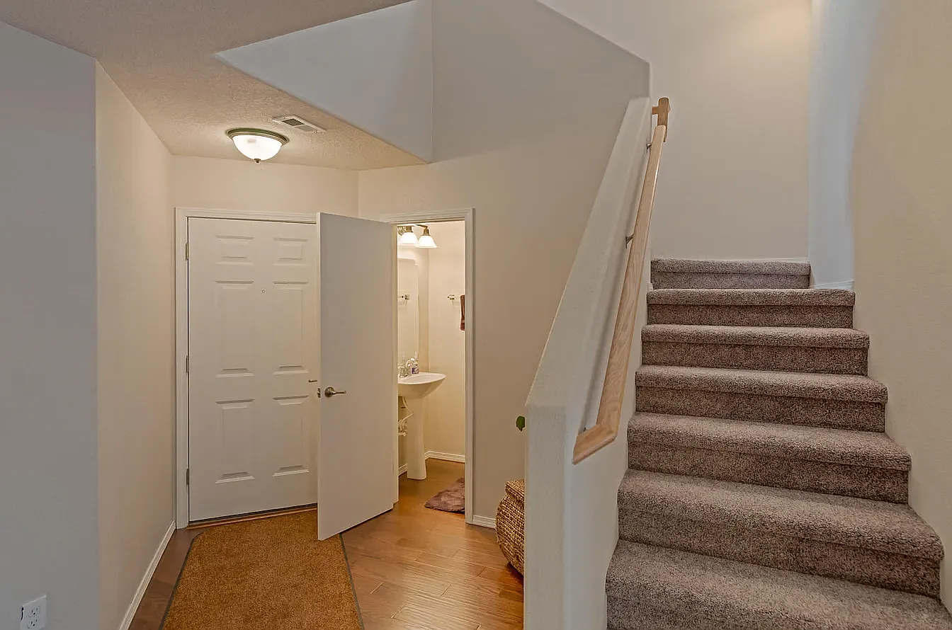 2 bed, 2.5 bath, 1791 sqft, $2,400 — Photo 4