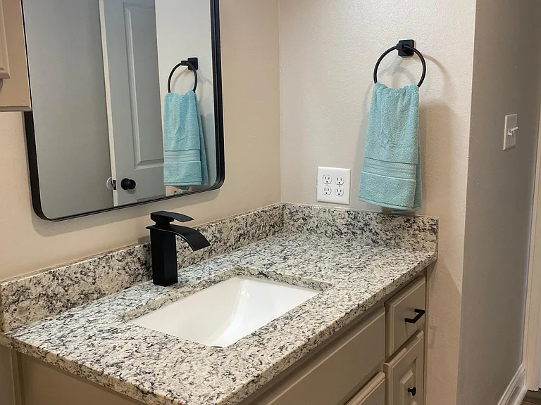 901 Broadway Blvd #103 — Photo 17