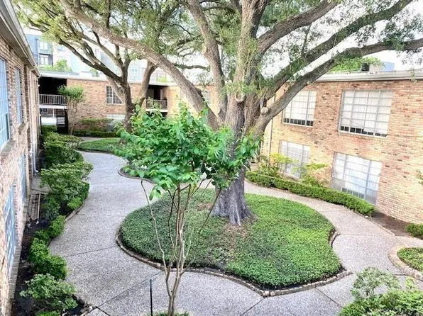 2101 Fountain View Dr APT 77B, Houston, TX 77057