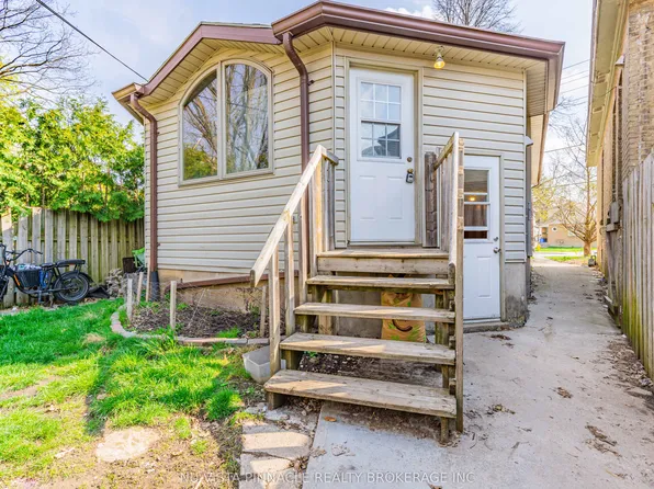 132 Wharncliffe Rd N, London, ON N6H 2B2