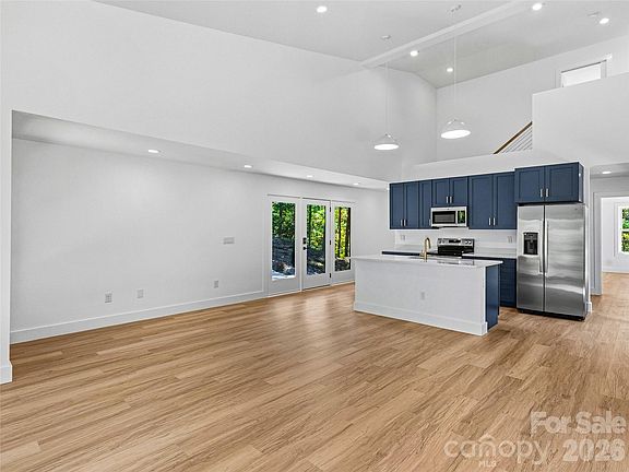 4th image of 210 Overlook Ln