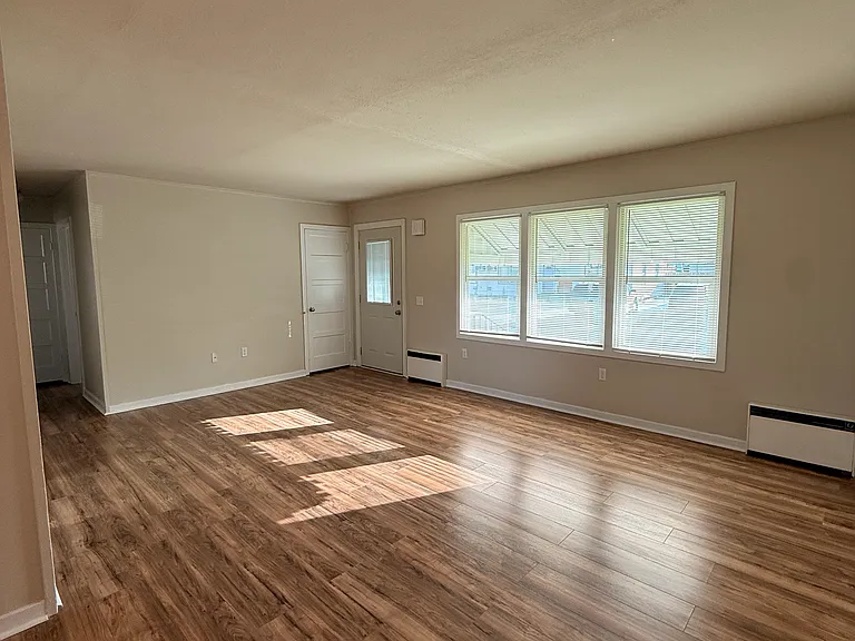 1518 Mahan Ave #1518 — Photo 3
