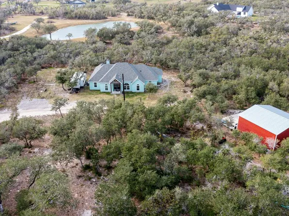 1410 18th St, Rockport, TX 78382