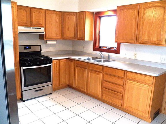 3rd image of 3606 Division STREET