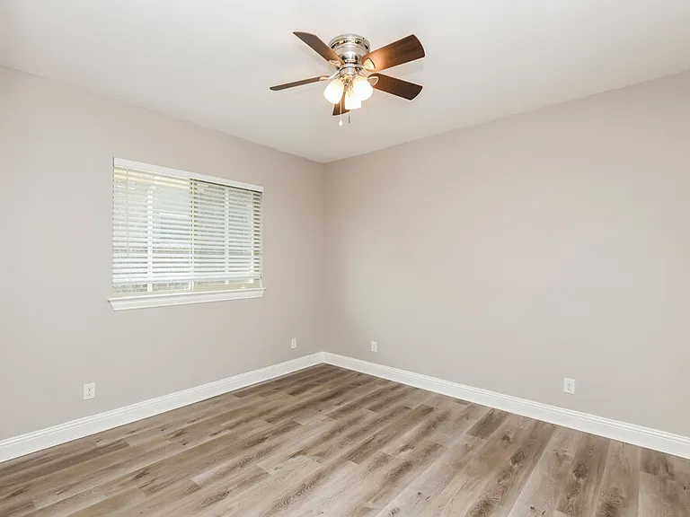 413 Blue Star Ct — Photo 13