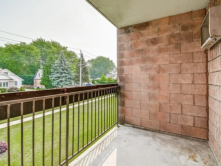 82 Delaware Ave — Photo 47