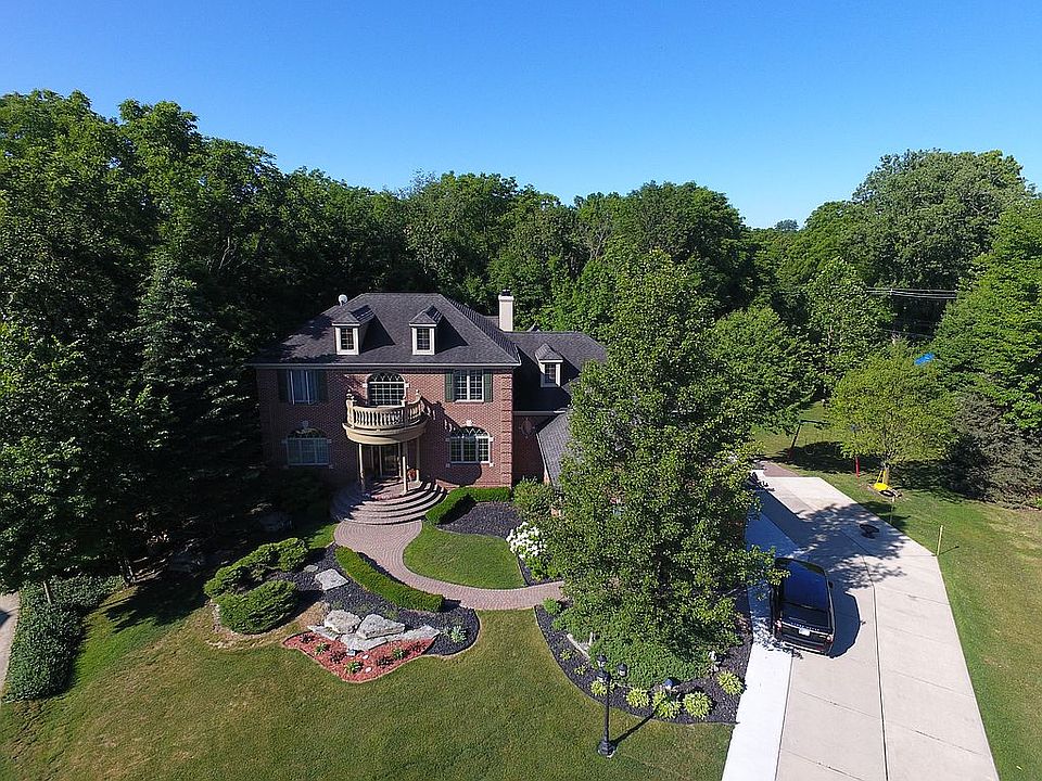 1st image of 50275 Thetford Ct W #61