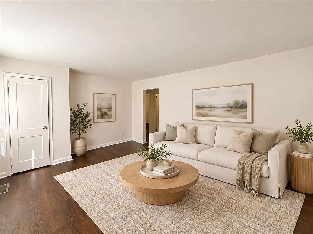 3 bed, 1.0 bath, 1050 sqft, $1,850 — Photo 2