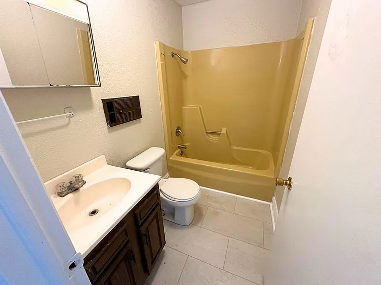 180 Manor Dr — Photo 6