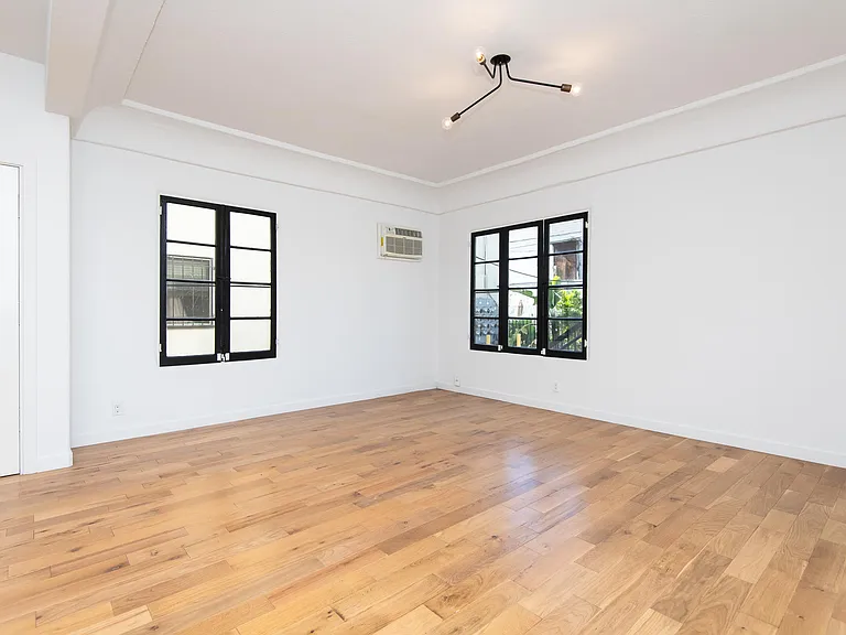 409 N Genesee Ave #3 — Photo 4