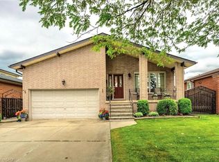 14 Valrose Dr, Hamilton, ON L8E 3T4