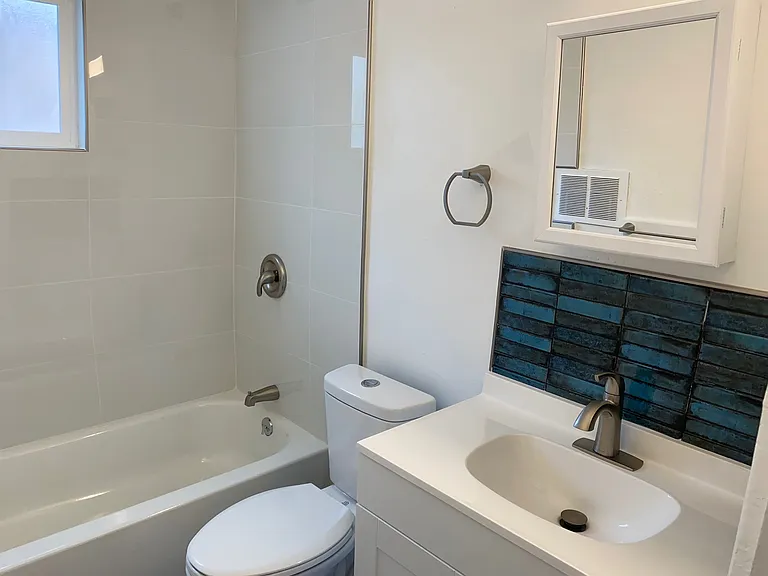 316 Maple St SE #316 — Photo 8