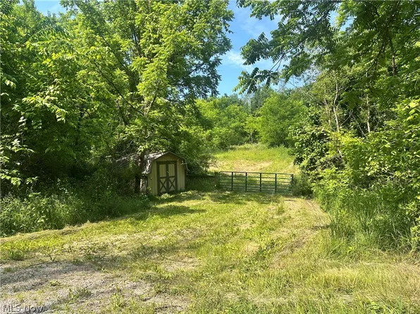 Taylor Rd, Cambridge, OH 43725