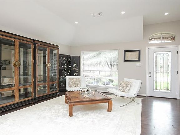 4th image of 5723 Parryville Dr
