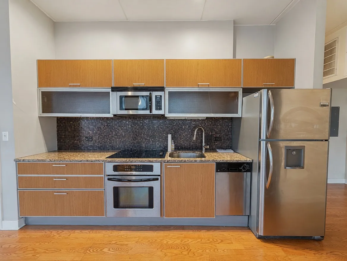 Building Photo - 650 W Wayman St #704
