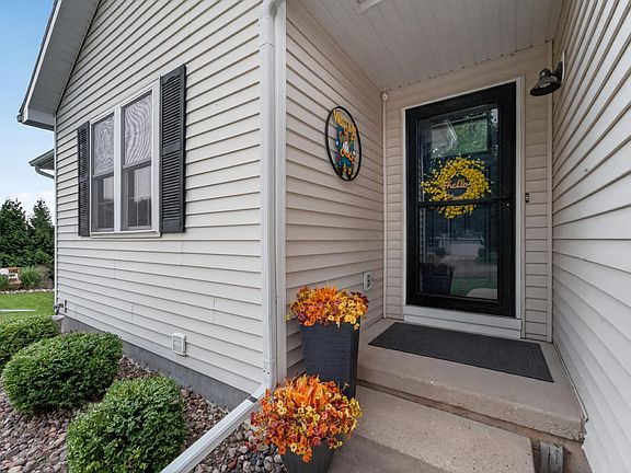 2nd image of 113 Terrace Ct