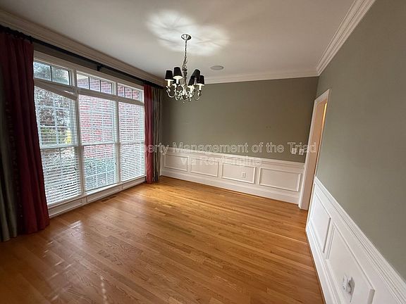 4th image of 2528 N Beech Ln