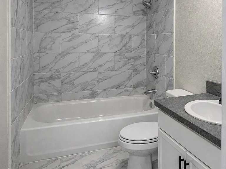 2445 Hudspeth Ave — Photo 3