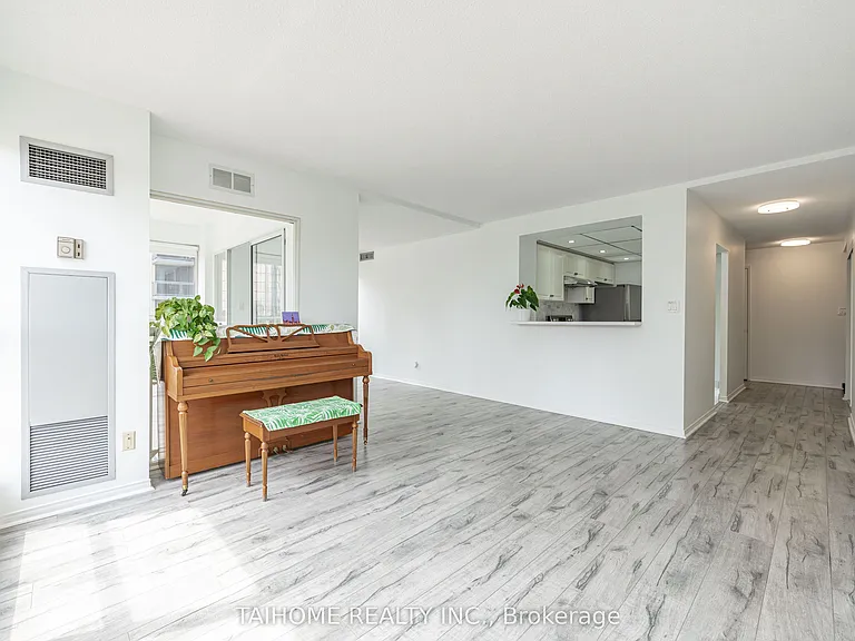 28 Hollywood Ave #809 — Photo 5